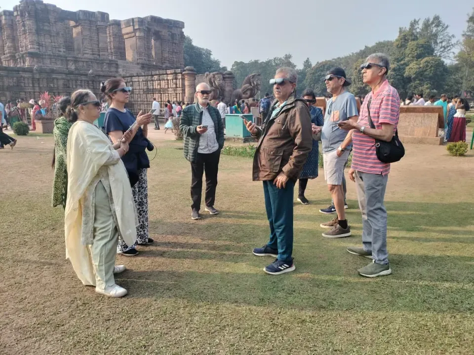 Preview of the AR walking tour with on-site monument guidance